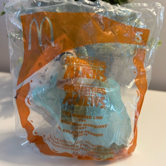McDonald’s toy, Monsters vs Aliens, The Missing Link - Picture 5 of 8